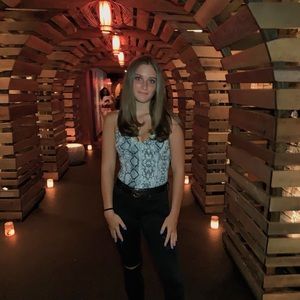 Meet your Posher, Adriana